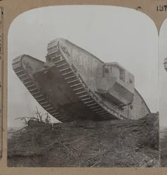 Onze monstertanks breken de riemen van prikkeldraad en verrassen de Hun volledig bij Cambrai, 1914-18